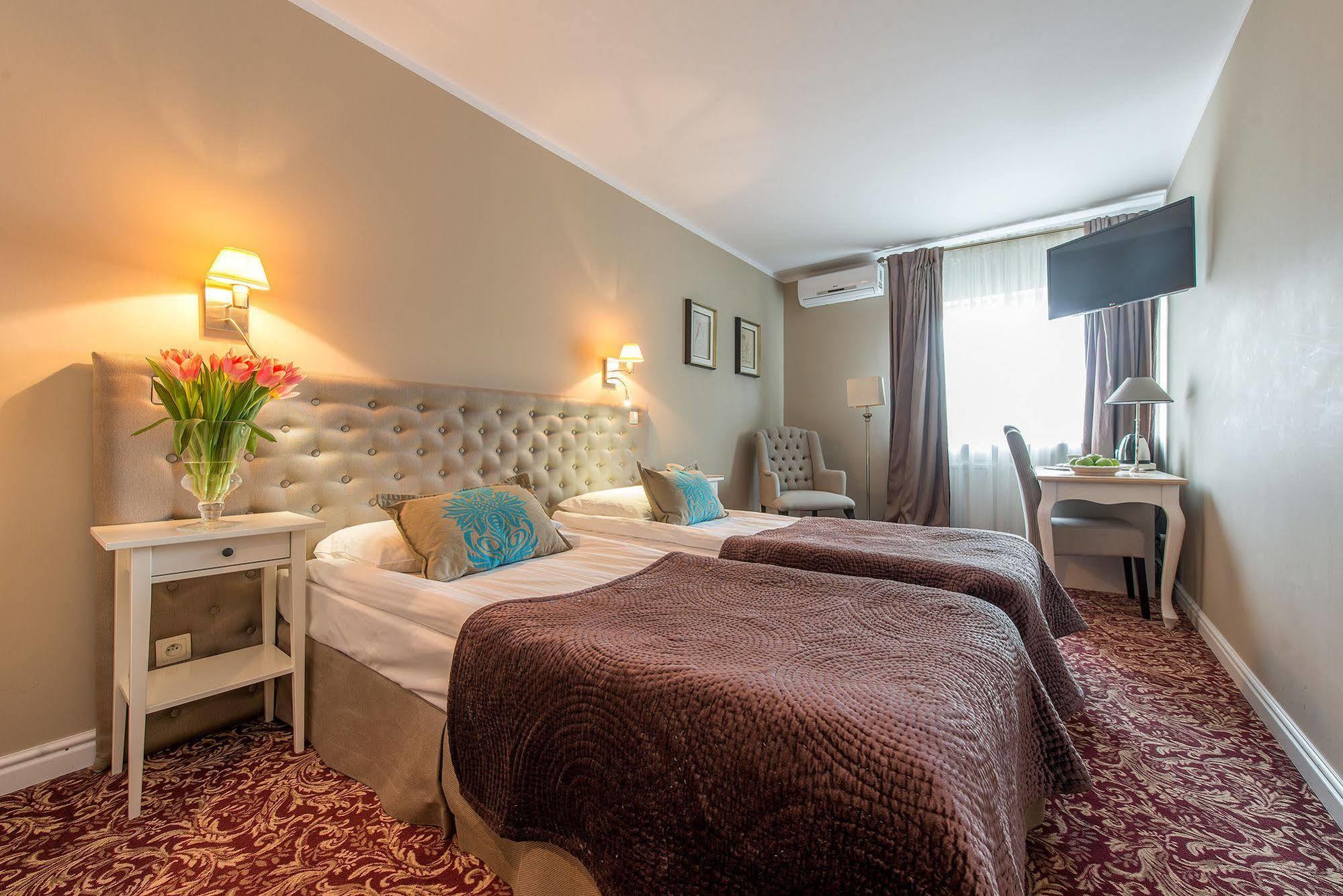 Riviera Resort Airport Modlin Olszewnica Nowa Экстерьер фото