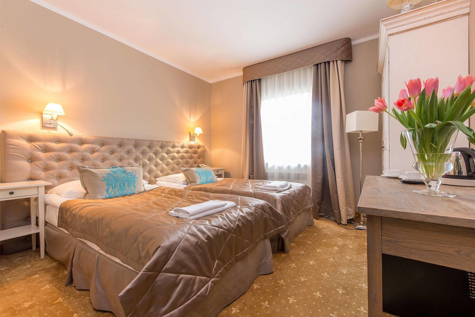 Riviera Resort Airport Modlin Olszewnica Nowa Экстерьер фото