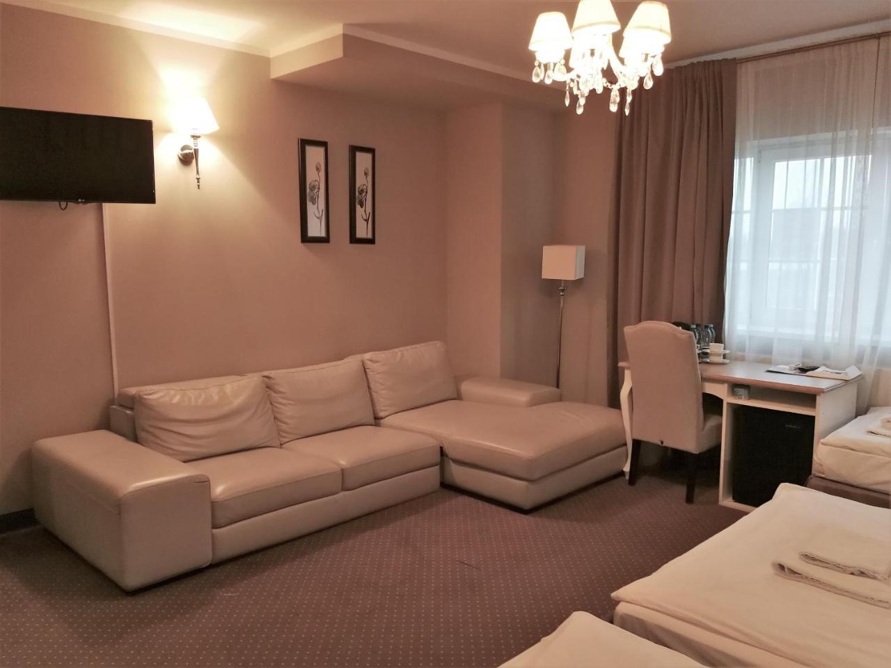 Riviera Resort Airport Modlin Olszewnica Nowa Экстерьер фото