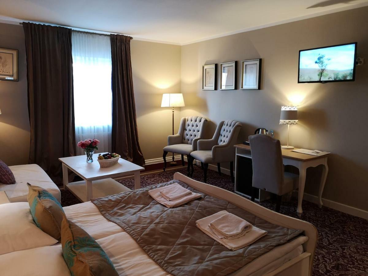 Riviera Resort Airport Modlin Olszewnica Nowa Экстерьер фото