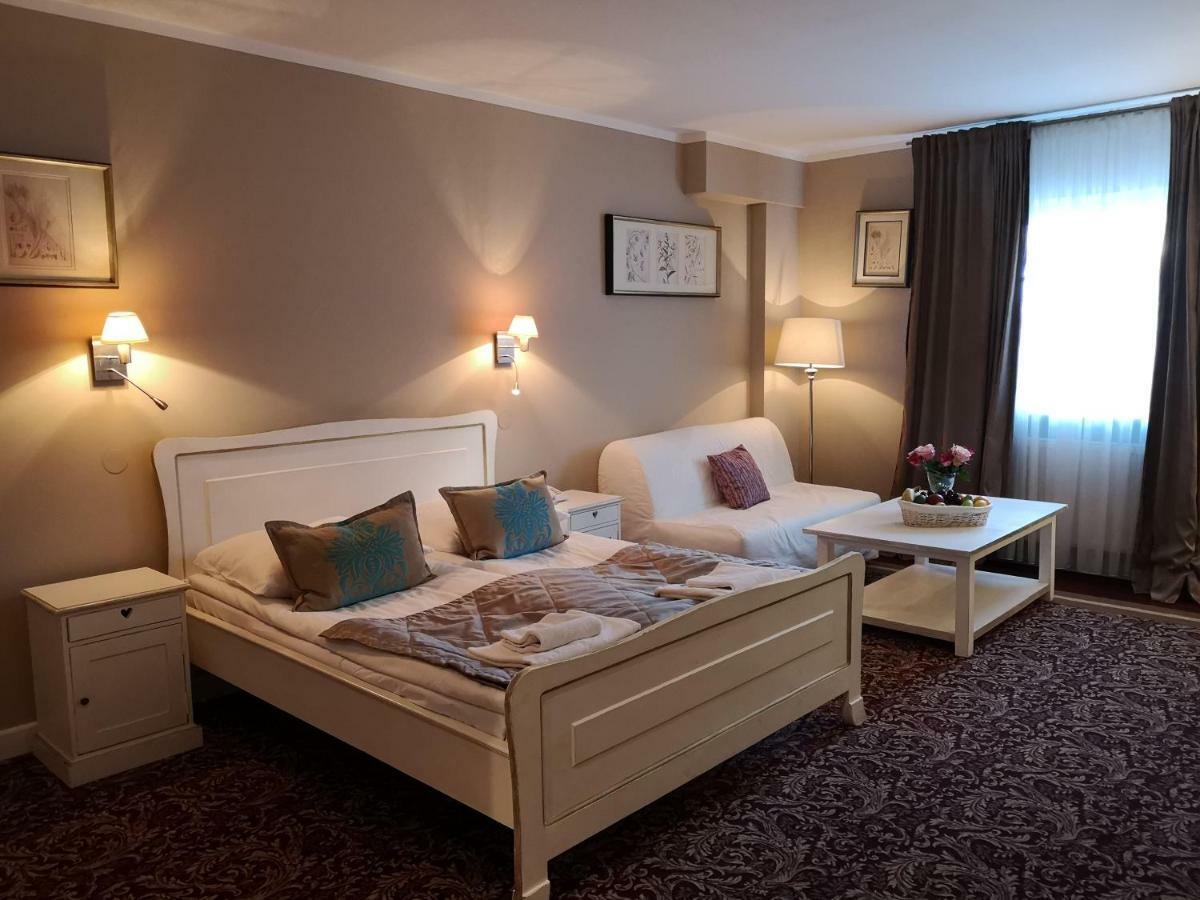 Riviera Resort Airport Modlin Olszewnica Nowa Экстерьер фото
