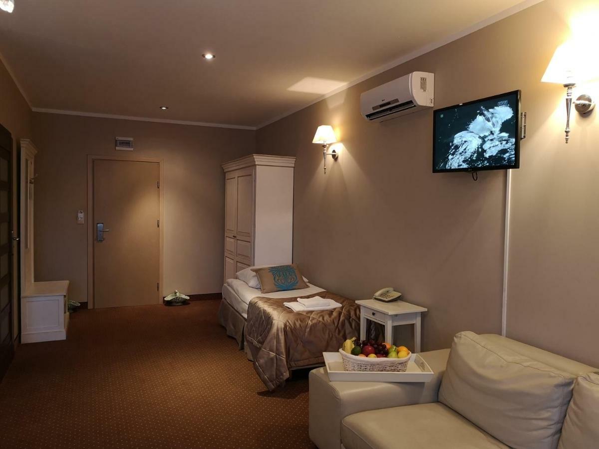 Riviera Resort Airport Modlin Olszewnica Nowa Экстерьер фото